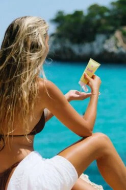 Sheer Moisturizing Sunscreen Lotion SPF 50 -Loeffler Cloth Shop 6LODVqqks4MowZWArV3n0FDPcTyxLLjx 1