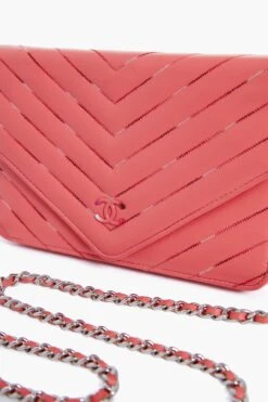 CHANEL Pink Gradient Chevron Wallet On Chain -Loeffler Cloth Shop E2XBo5GEphVWcQUGjiDzXTdfsfmiQQSc 1