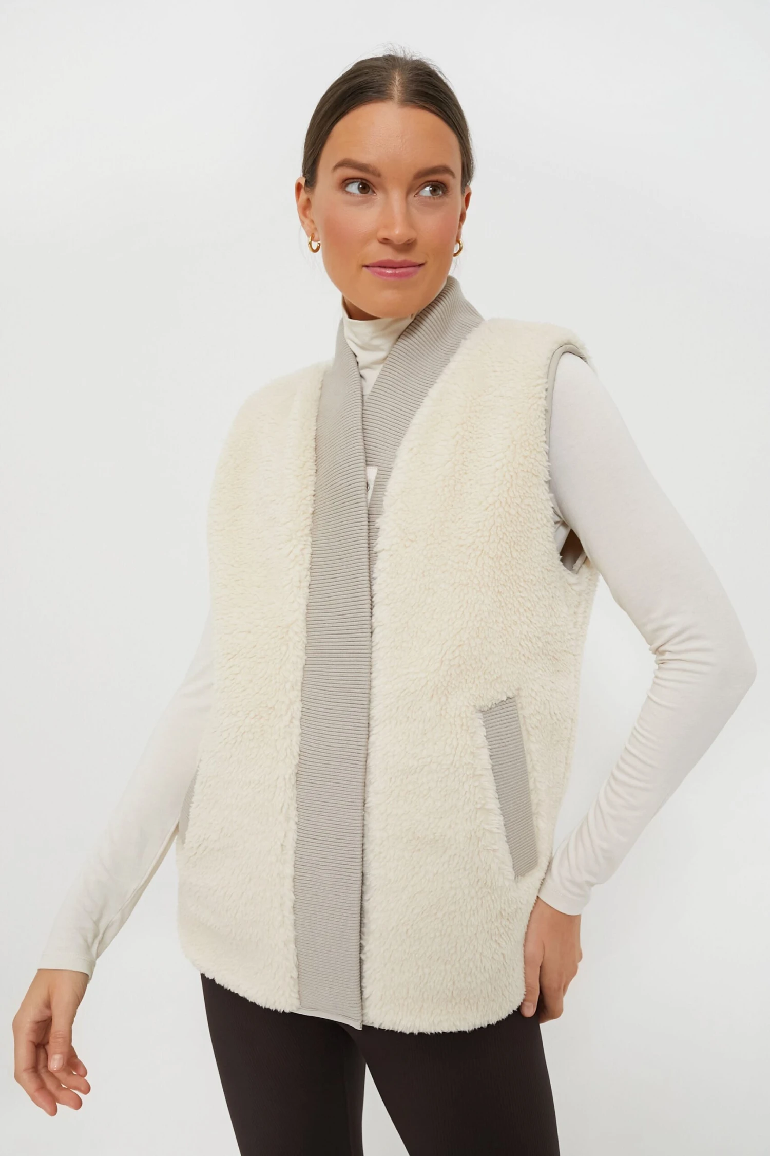 Varley Dove Sandshell Covey Reversible Quilt Gilet 3 Varley Dove Sandshell Covey Reversible Quilt Gilet