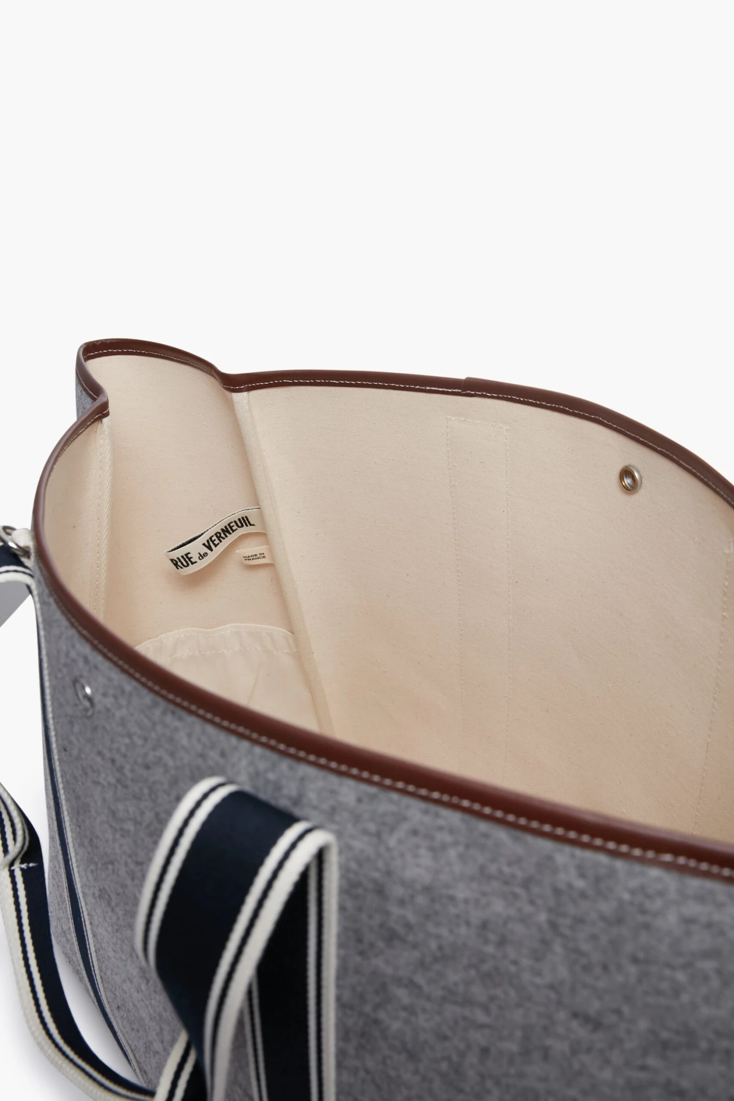 Grey Traversee XL Flannel Cruise Tote 6 Grey Traversee XL Flannel Cruise Tote - Image 4