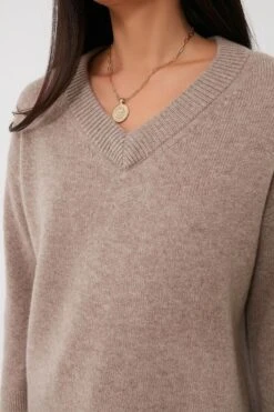 Biscotty Cashmere Standard V-Neck Sweater -Loeffler Cloth Shop lGCyfb4EEfzqslnzRBuvAeIyE5MTV6S1 1