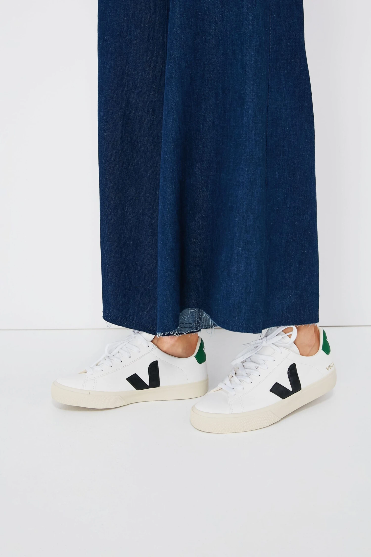 Veja Extra-White Black Emeraude Campo Sneakers 4 Veja Extra-White Black Emeraude Campo Sneakers - Image 2