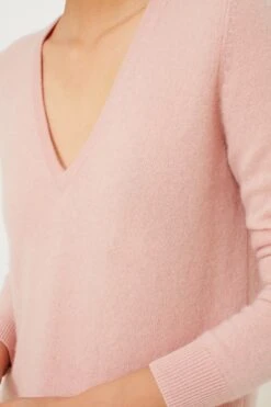 Soft Pink Cashmere V-Neck Sweater -Loeffler Cloth Shop pKlX2jGimfA9Cf2ftwrh4T8V4ILqLQT9 1